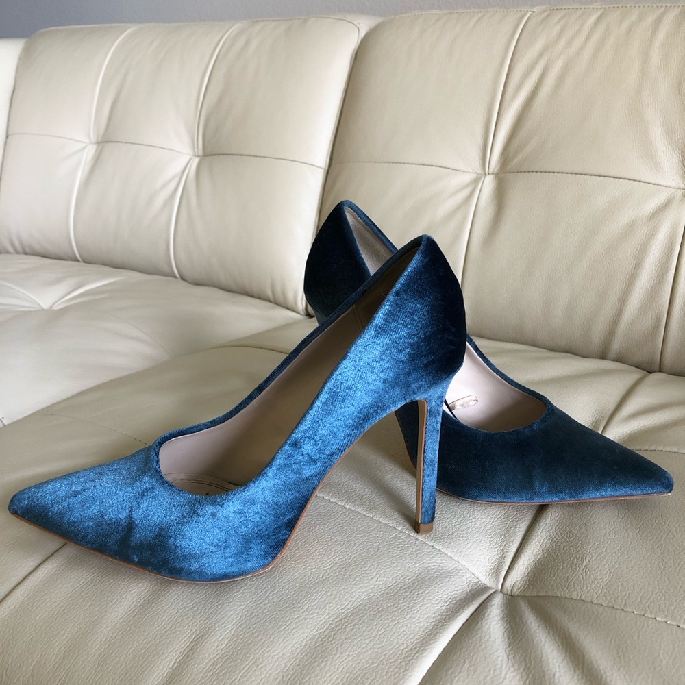 Zara Velvet Pumps